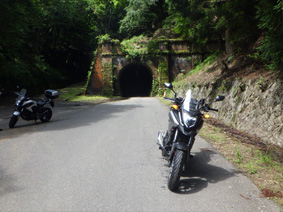 山中トンネル前
